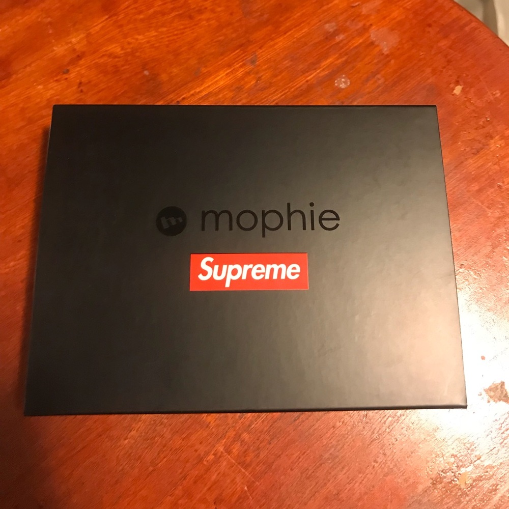 Supreme 10k SS18 Red mophie